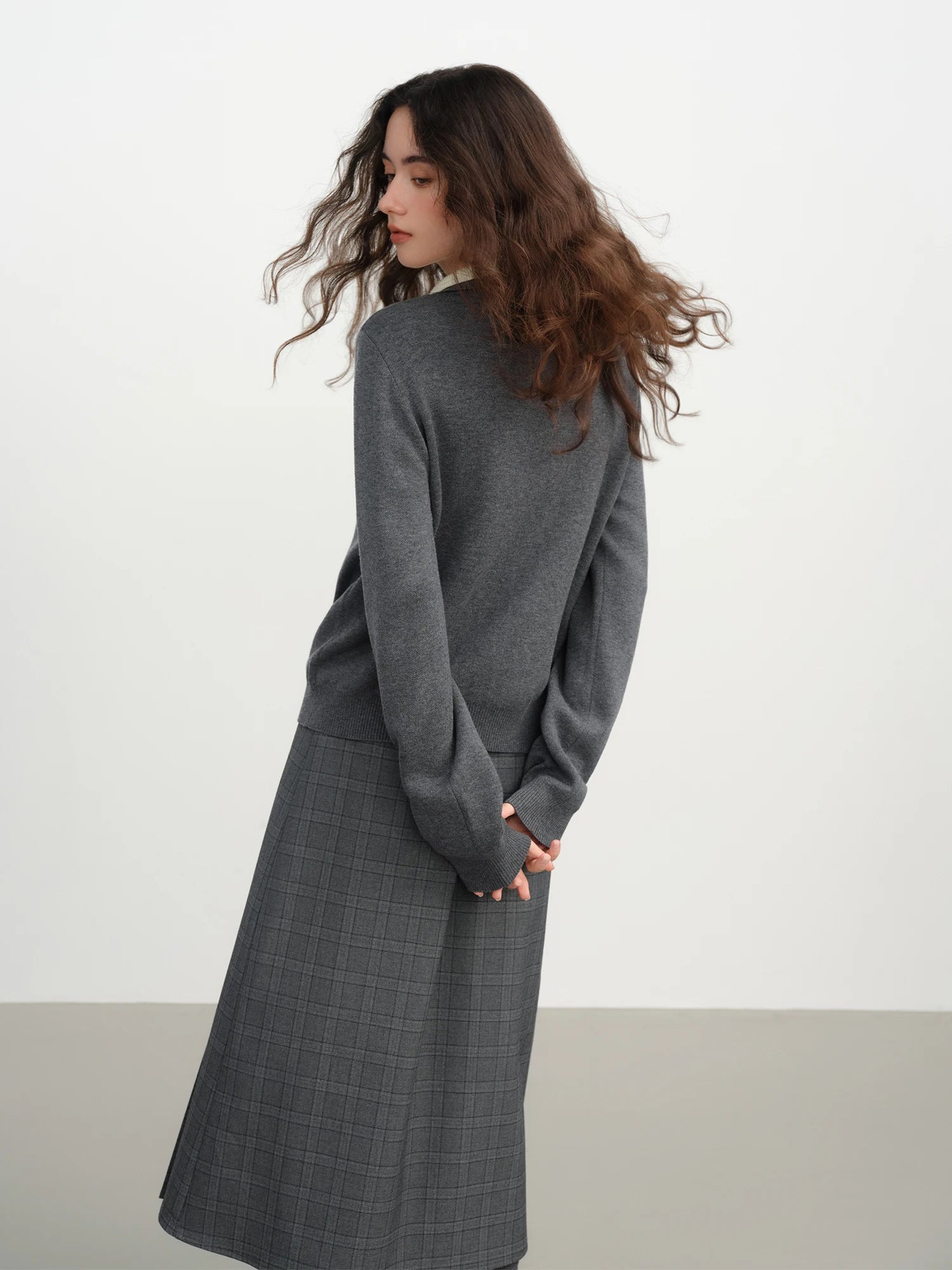 FSLE Color-Block Fake Two-Piece Women's Half-High Collar Knitwear 2025 Winter New Arrival, Versatile Color-Block Knit Pullover