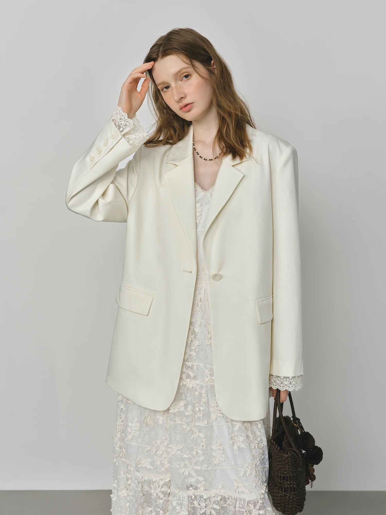FSLE Design Sensitive French Women's Blazer with Lace Trim  2025 Autumn New Arrival White Suit Blazers 25FS13092