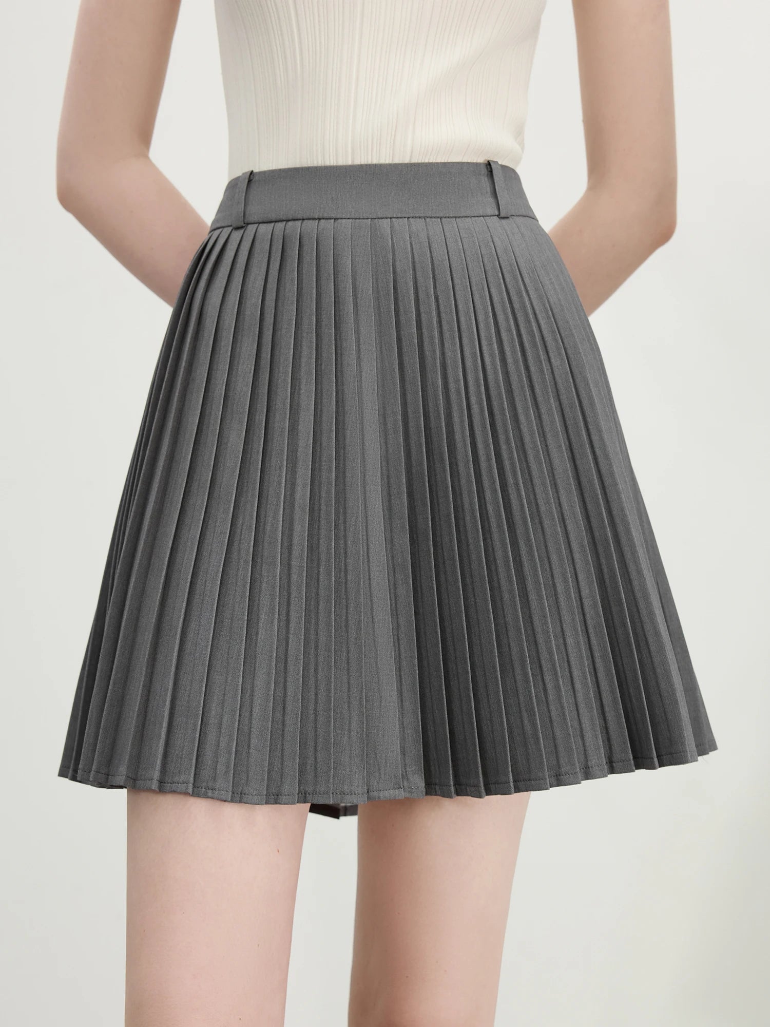 FSLE Office Lady White Wool-Blend Pleated Skirt 2025 Summer Slimming A-Line Mini Office To Chic Versatile Elegance 25FS12212